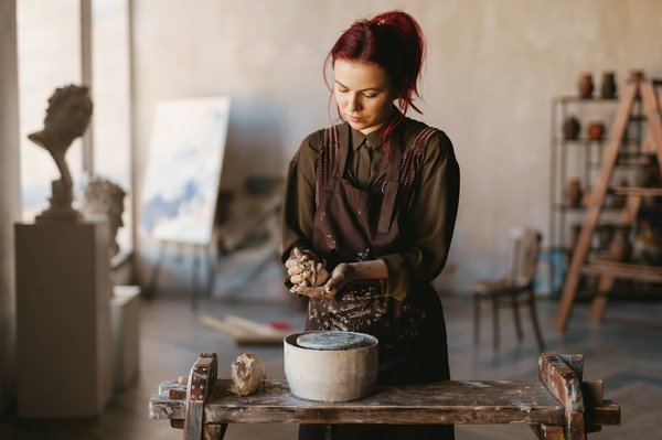 Où apprendre les techniques de la sculpture sur pierre en Italie : ateliers et villes recommandés ?